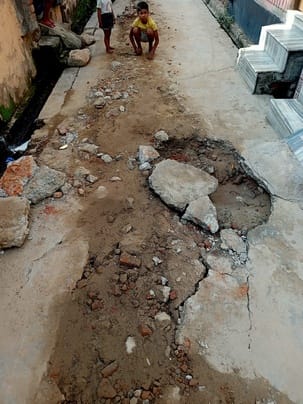 Streets left incomplete after laying drinking water line, people's problems may increase during monsoon