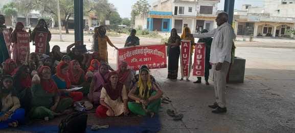 Government should consider mid-day meal workers as employees