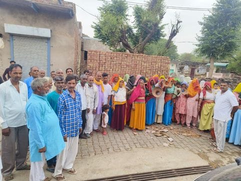 Women expressed anger due to disruption of water supply in Kanti