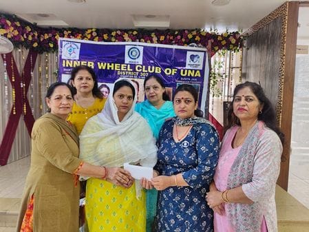 Inner Wheel Club Una helped the student for studies