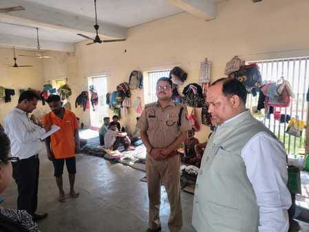 Instructions given to provide advocate to the prisoner