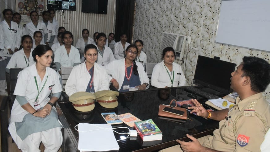 Students visited the police station...to know how an FIR is filed