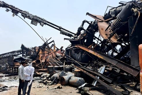 The crane's pressure pipe burst in the mentha factory, work was halted for four hours