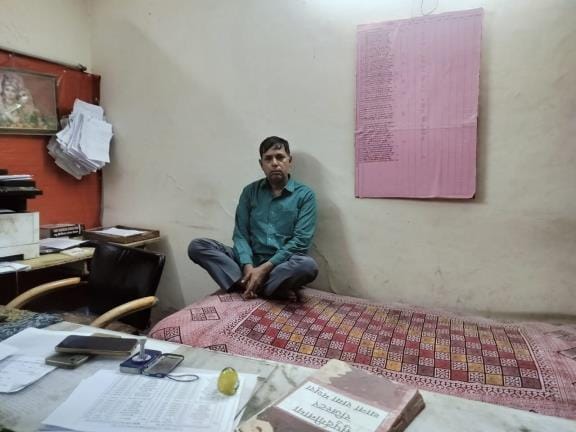 Lawyer arrested red handed while taking bribe of 50 thousand rupees