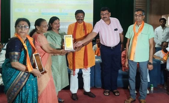 Journalists and ex-servicemen honored