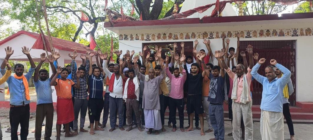 Anarchists vandalized the idols, police accused of forcefully immersing them