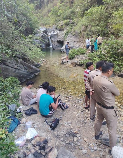 A young man died after drowning in a ravine in Devalthal