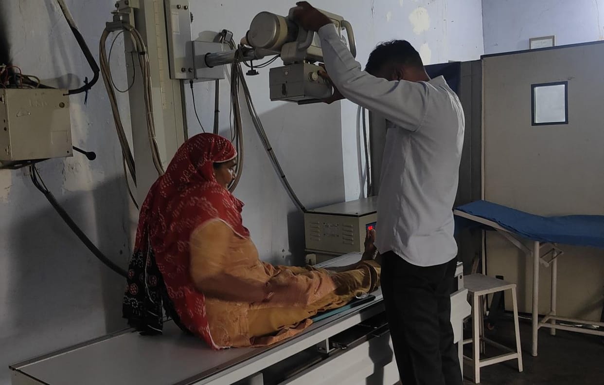 The burden of X-ray examination of 90 patients falls on the shoulders of a radiographer