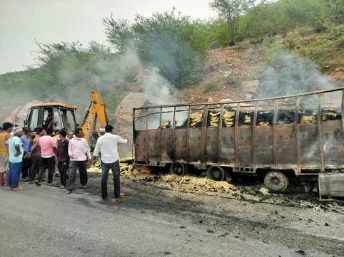 Fire broke out due to bursting of truck's tyre, rice burnt to ashes