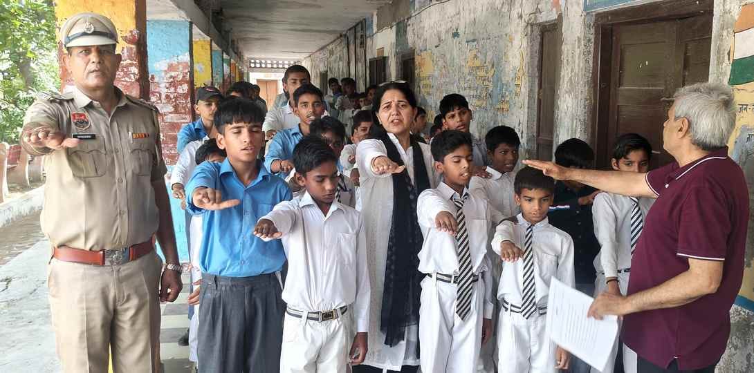 Students administered oath to follow traffic rules in Nuna Majra