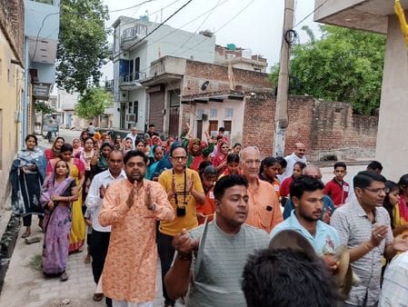 Radha Rani's praises echoed in the morning procession