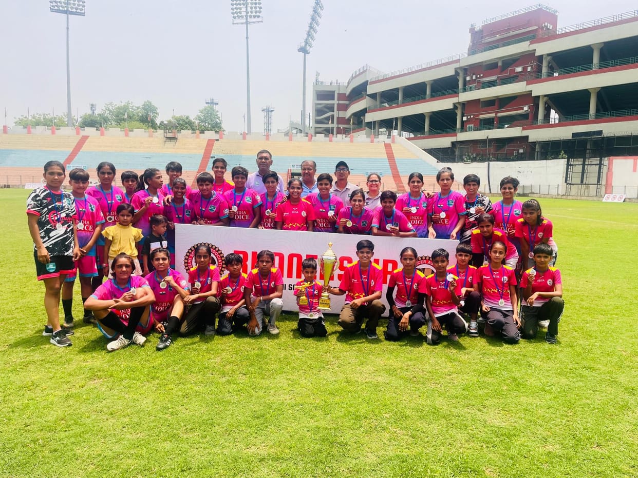 Chuli Bagdiyan's daughters won silver in football