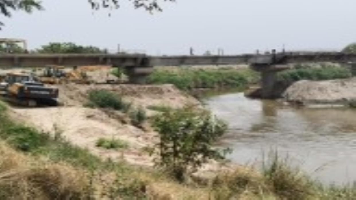 80% of the construction of the bridge being built over the Ghaggar River to connect Jakhal with Tohana is complete, officials claim it will be finished by the end of July.