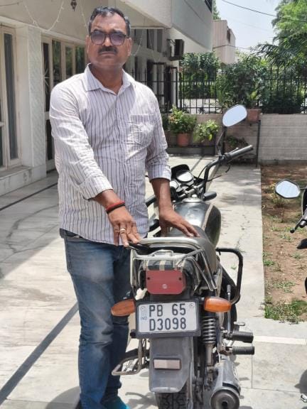 Challan issued in the name of truck for bike parked at home in Rajasthan