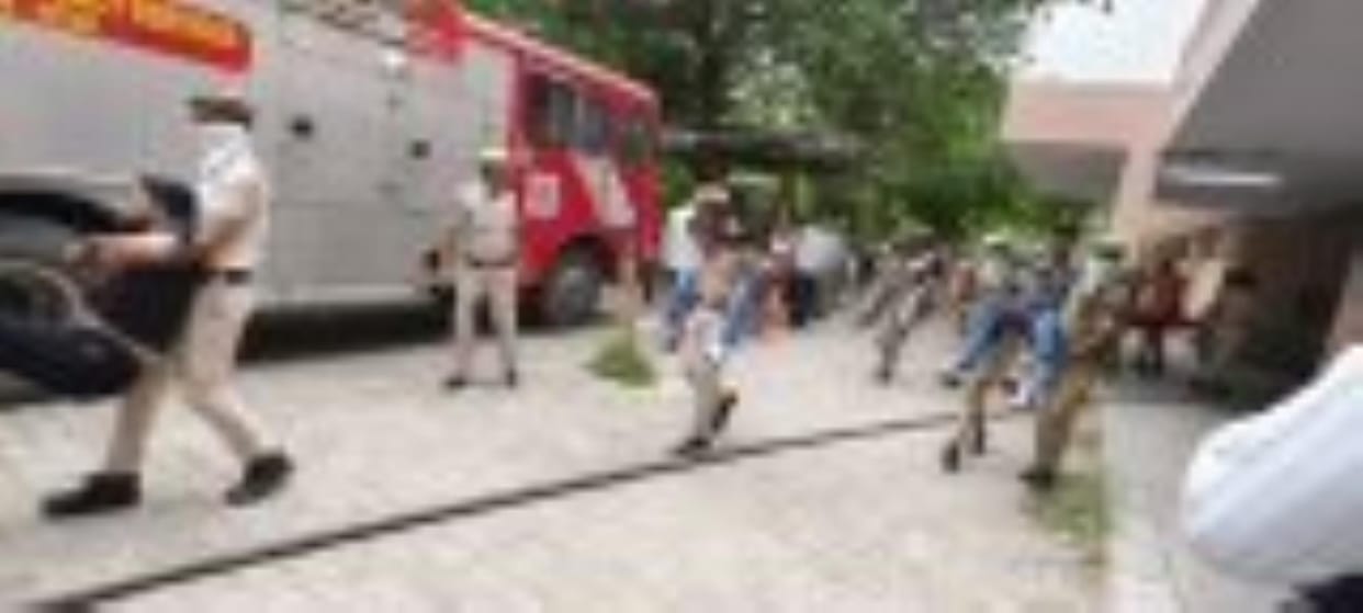 As soon as the siren sounded, 25 injured were rescued from the accident site, 30 units of blood were needed