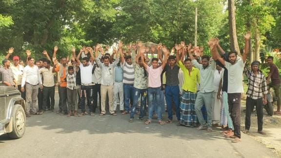 Villagers blocked the Durgjot-Rudhauli road when the theft was not disclosed