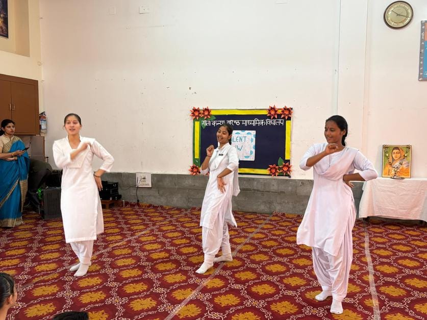 Ahilyabai's birth anniversary celebrated in Geeta Kanya Vidyalaya, talent search program also organized