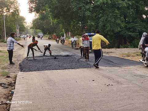 Construction of incomplete road from Kotwali to Lidhiyai turn started