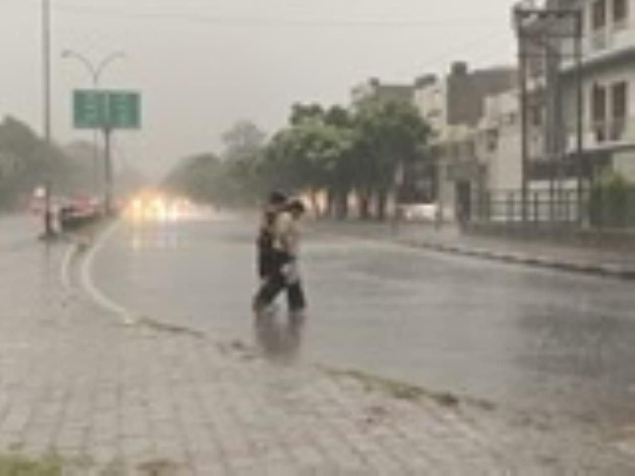 Mohali's weather changed, traffic jam due to storm and rain