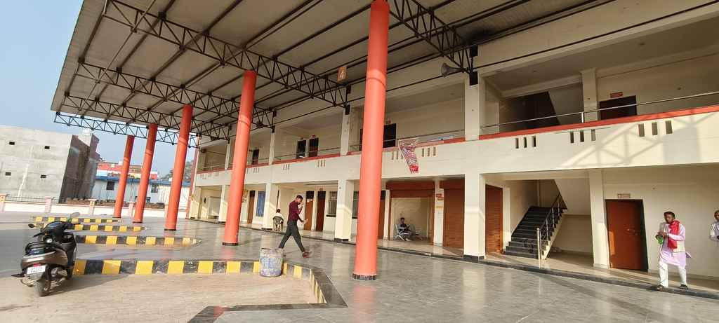Passengers of the district will soon travel in air-conditioned roadways