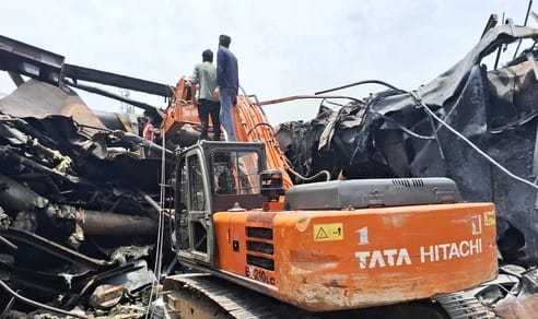 Ghaziabad team has returned, now scrap dealers will remove the debris of Mentha factory