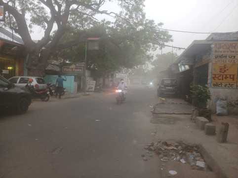 Drizzle at night, heat during the day and dust storm in the evening