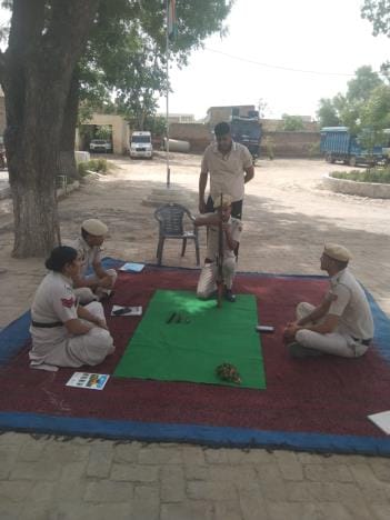 Policemen are being trained on modern weapons
