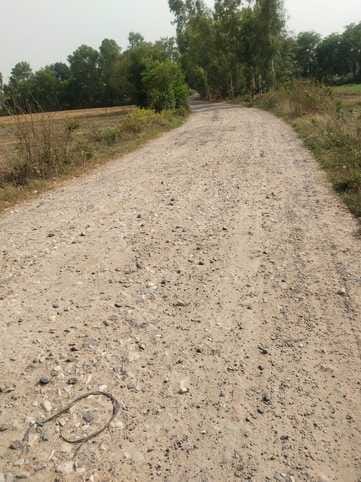 50 thousand people travelling by taking risks on dilapidated roads