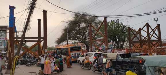 Now there will be no problem of crowd in front of Prem Mandir