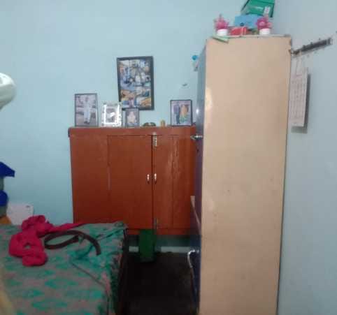 Lakhs stolen from a composite liquor shop and a railway technician's house