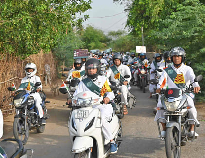 निकाली गई बाइक रैली