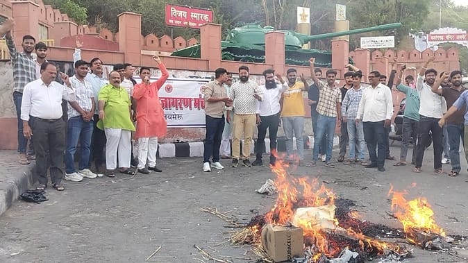 Pledge to burn foreign products and adopt indigenous products, boycott pro-Pakistan countries