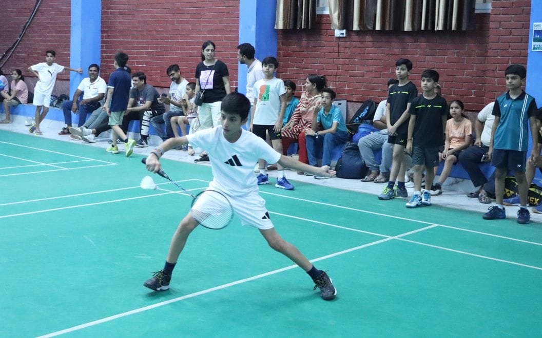 460 players showed their strength in badminton competition