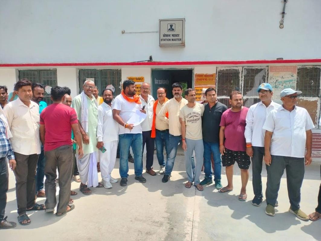 Bakshipura enraged over the death of mother and son in a train accident