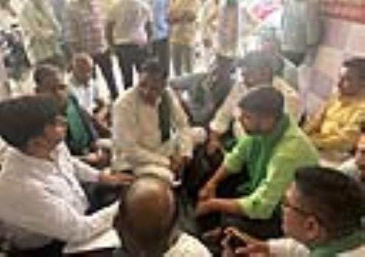 Bhakiyu Bhanu surrounded the tehsil