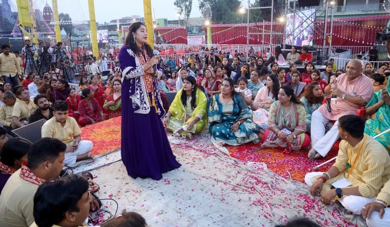 Come to take Baba Ringas's feet... Devotees danced to this Bhajan