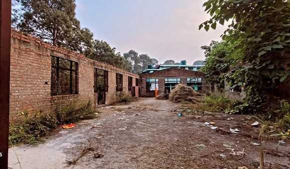 Ambedkar Bhawan turned into ruins, no roof provided
