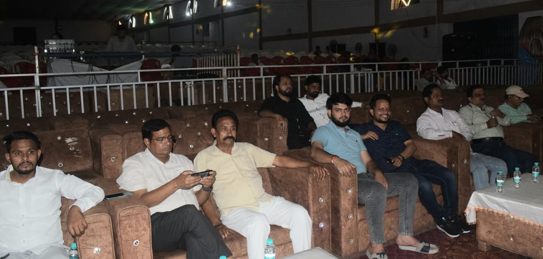 Bhojpuri singer kept singing from his heart, but admirers did not arrive