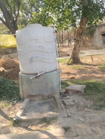 People wandering for water in Nasirabad town