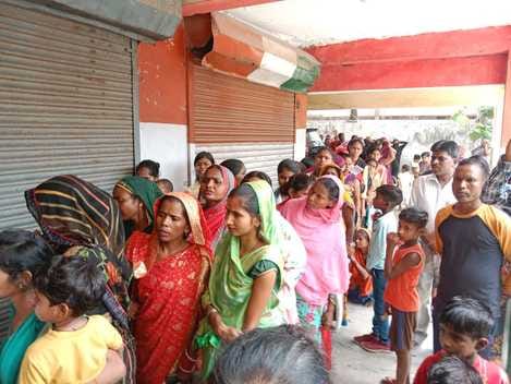 Crowd gathered for Aadhar Card, Police had to be called