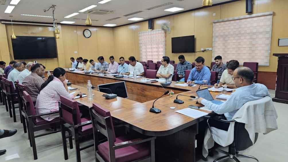 संपर्क पोर्टल 2.0 की समीक्षा बैठक में जिला कलेक्टर सख्त