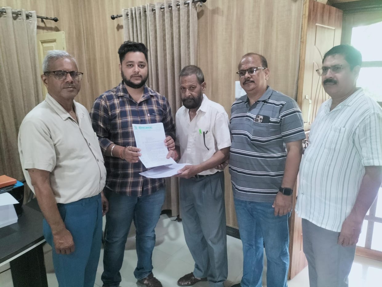 Raised the demand to build a community hall in Tanakpur as soon as possible.