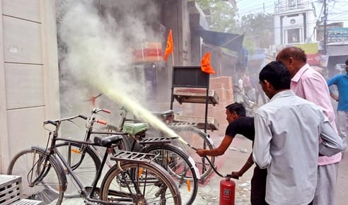 Fire broke out in the electricity meter and cable of the jewellery showroom
