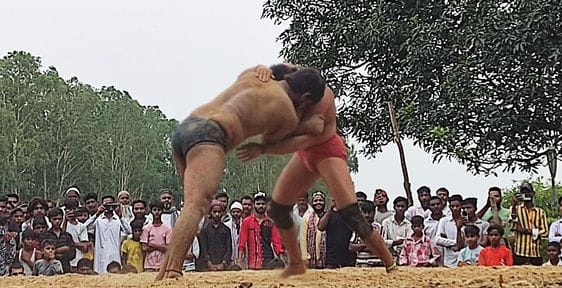 Fakir Baba won the trophy by defeating Ballu wrestler