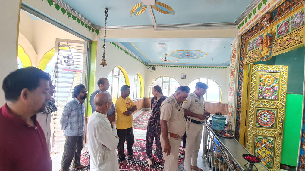 One lakh rupees of offerings stolen by breaking the locks of Sat Shri Dev Balakameshwar temple