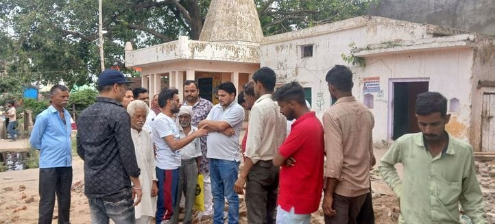 Opposition to the municipal team that went to remove debris near the temple