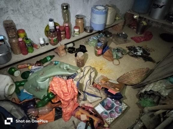 Thieves stole jewellery and cash worth five lakhs from three houses in Khathata village