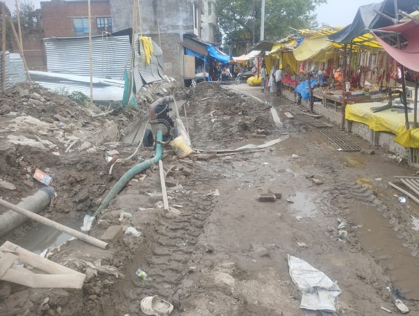 Construction of drain for water drainage started in Shiv Mandir Corridor