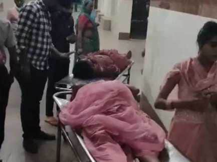 घायलों का अस्पताल में चल रहा इलाज।