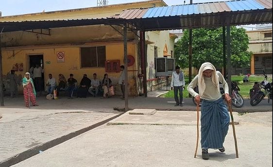 Divyang camp: Divyangs went for checkup with the help of a stick, had to wait for hours